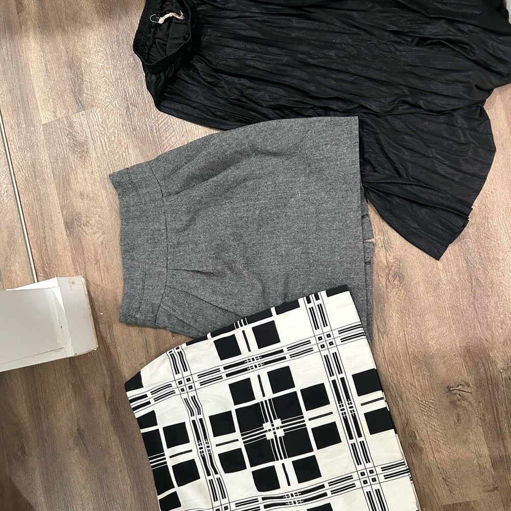 Forever 21 and Elam brand lot of  3 Black, Gray, and White Skirts Size Small